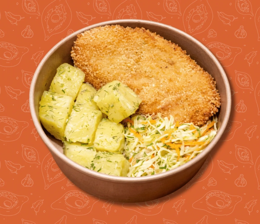 Курячий шніцель, картопля з маслом та кропом, салат з молодої капусти