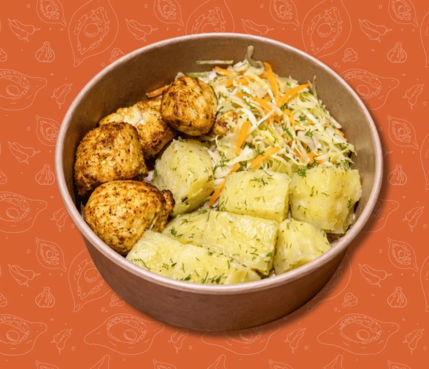 Шашлик курячий, картопля з маслом та кропом, салат з молодої капусти